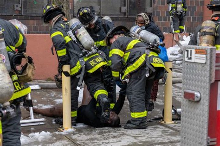 2 dead in horrific Bronx crash