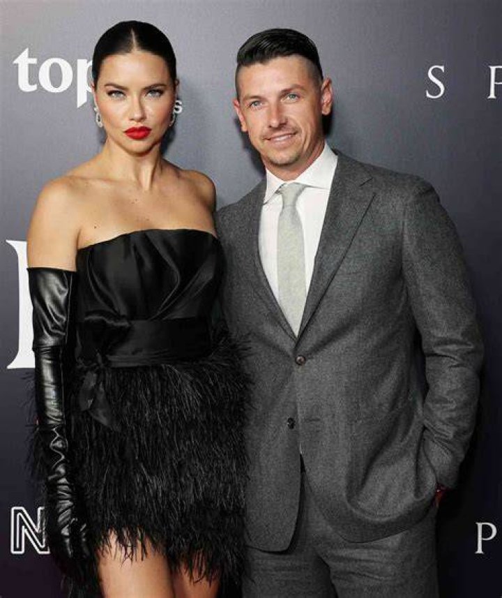 Adriana Lima, BF Andre Lemmers와 함께 3번째 및 1번째 아기 출산