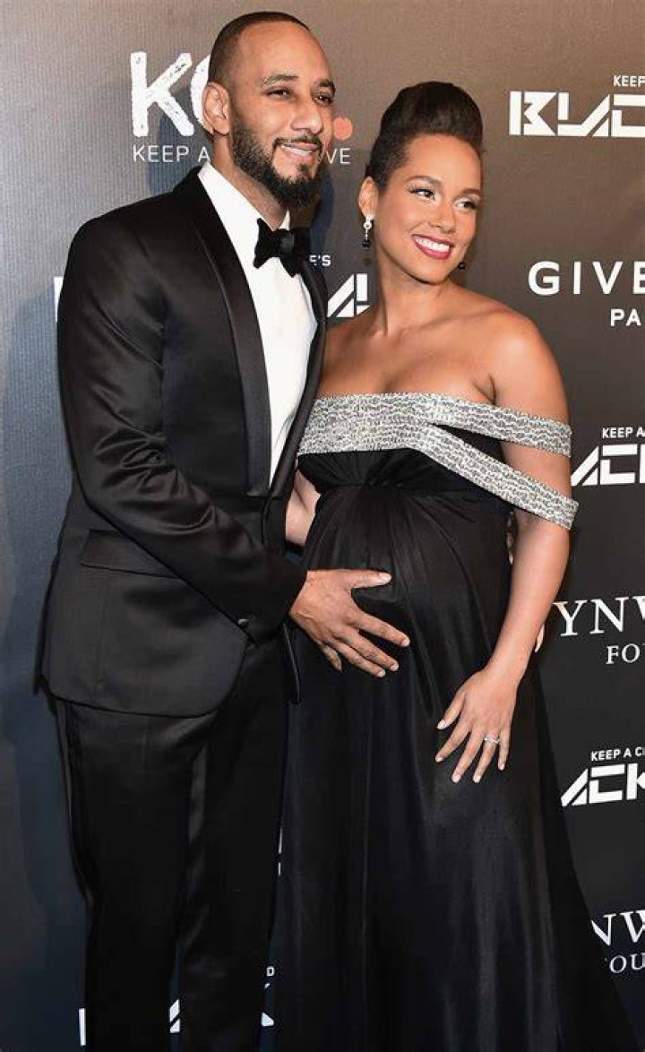 Alicia Keys 2024 Husband, net worth, tattoos, smoking & body