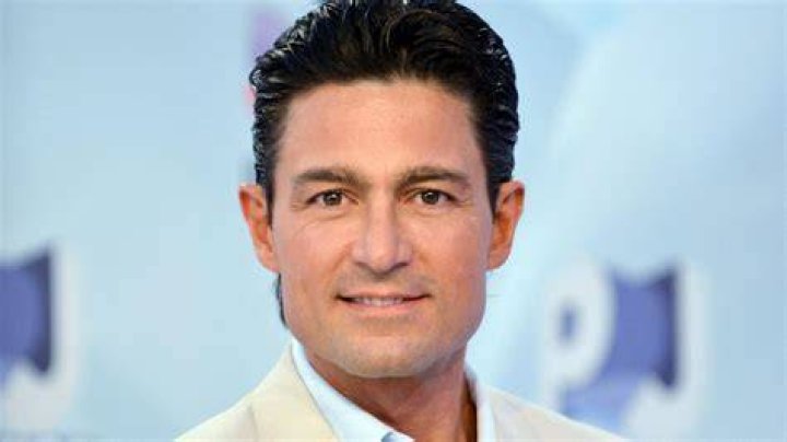 As&iacute; se ve Fernando Colunga en su regreso a la televisi&oacute;n a los 56 a&ntilde;os