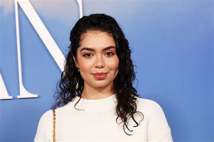 Auli&rsquo;i Cravalho's Height in cm, Feet and Inches Weight and Body
