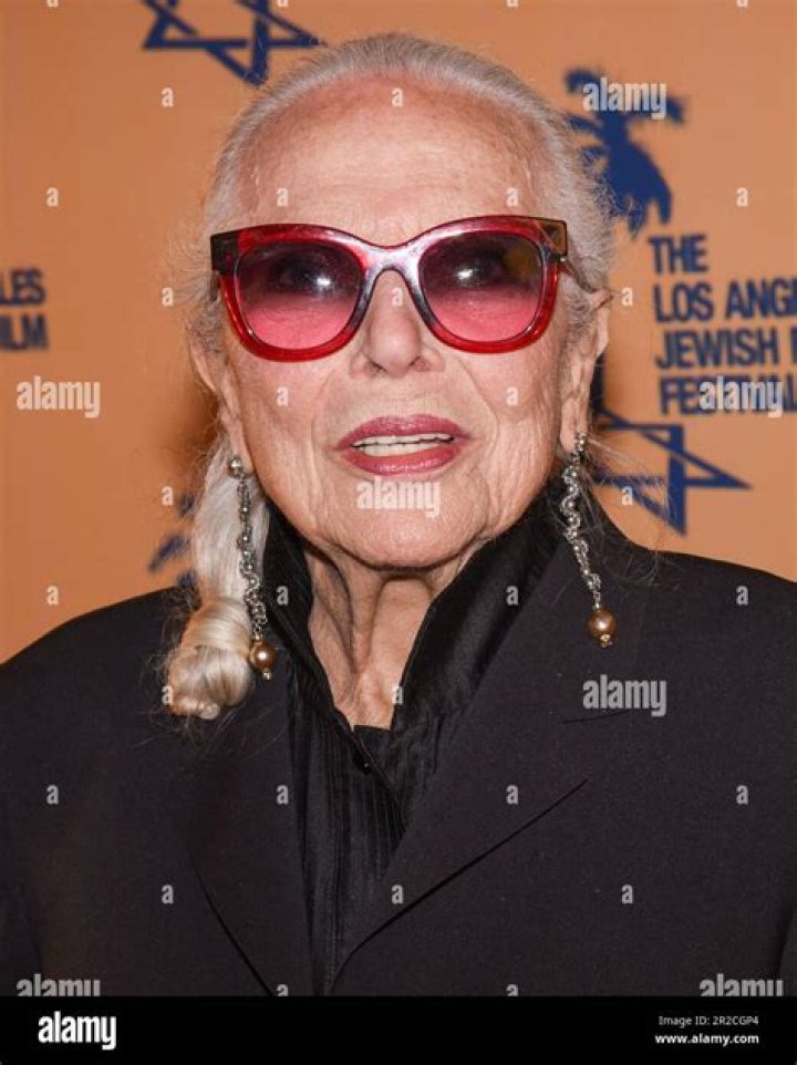 Barbara Bain Celebrity style inspiration, Celebrity hairstyles, Glamour