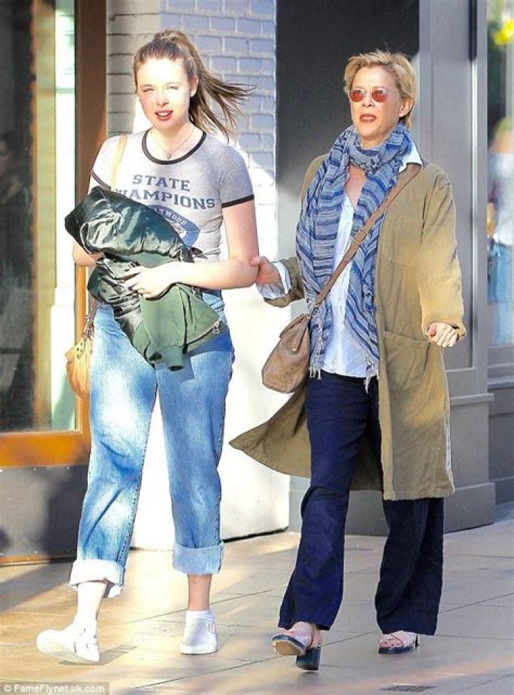 Bening bonds with teen daughter Ella at The Grove