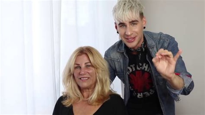 Brad Mondo gives his mom a makeover!!! YouTube