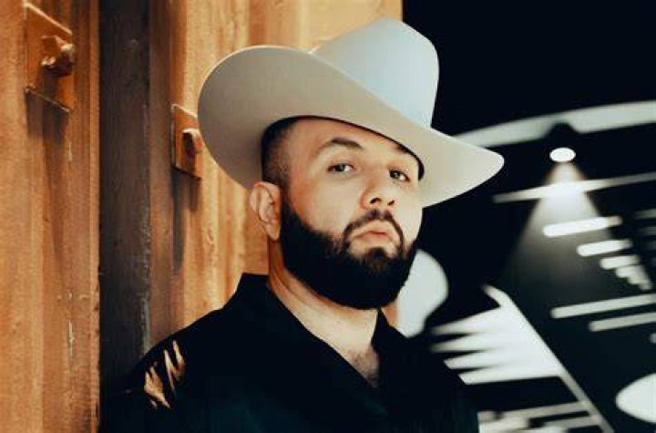 Carin Le&oacute;n Breaks Down 5 Essential Songs From &lsquo;Colmillo De Leche&rsquo; Album