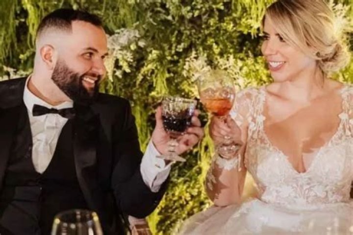 Carin Leon is Married to Wife Alenjandra Esquer. TG Time