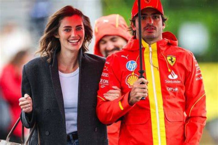 Carlos Sainz girlfriend Who is the McLaren driver dating? F1 Sport