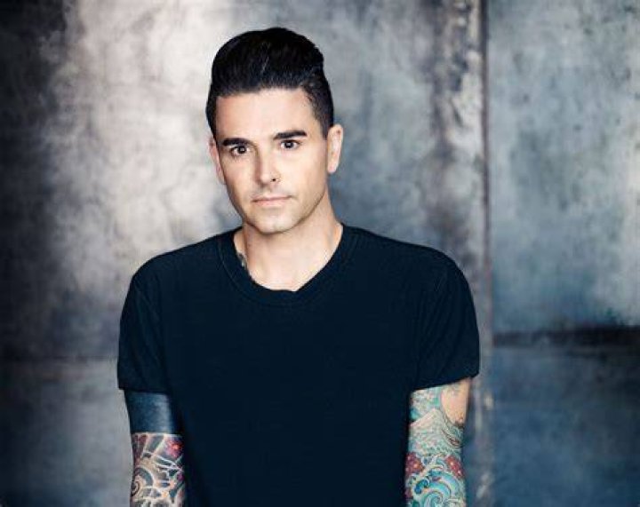 Chris Carrabba Is Married And Has Two Children