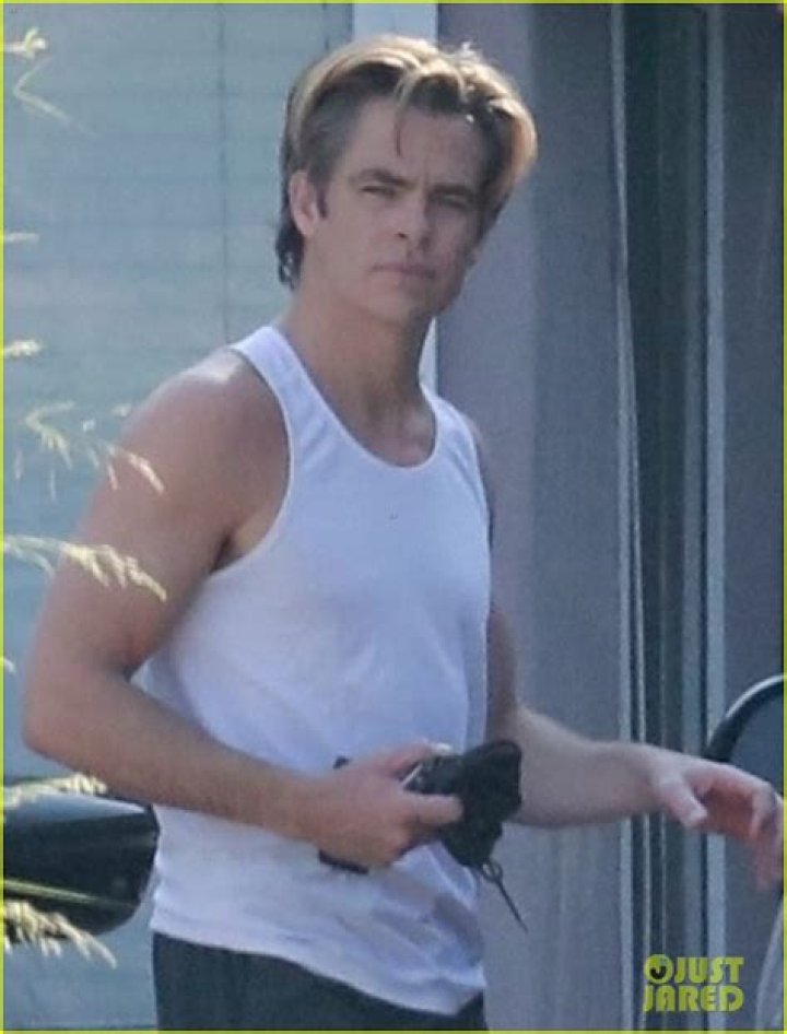 Chris Pine shows off his buff biceps in a tight tshirt as he heads to