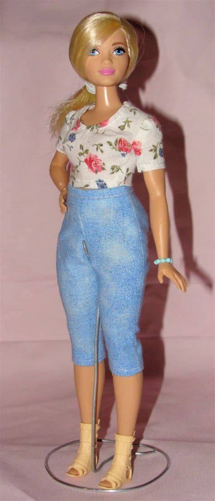 Crazy for dollies! Free patterns for Curvy Barbie