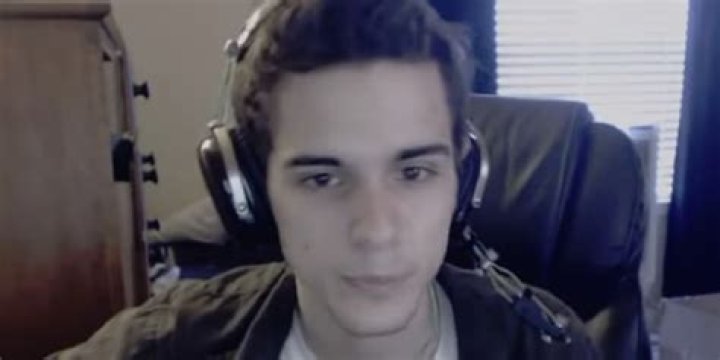 Cryaotic biography age, real name, face reveal, girlfriend, net worth