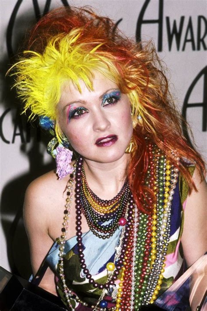 Cyndi Lauper Beautiful, Foton, Avel
