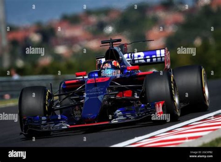 Daniil Kvyat (RUS) Scuderia Toro Rosso with his girlfriend Kelly Piquet