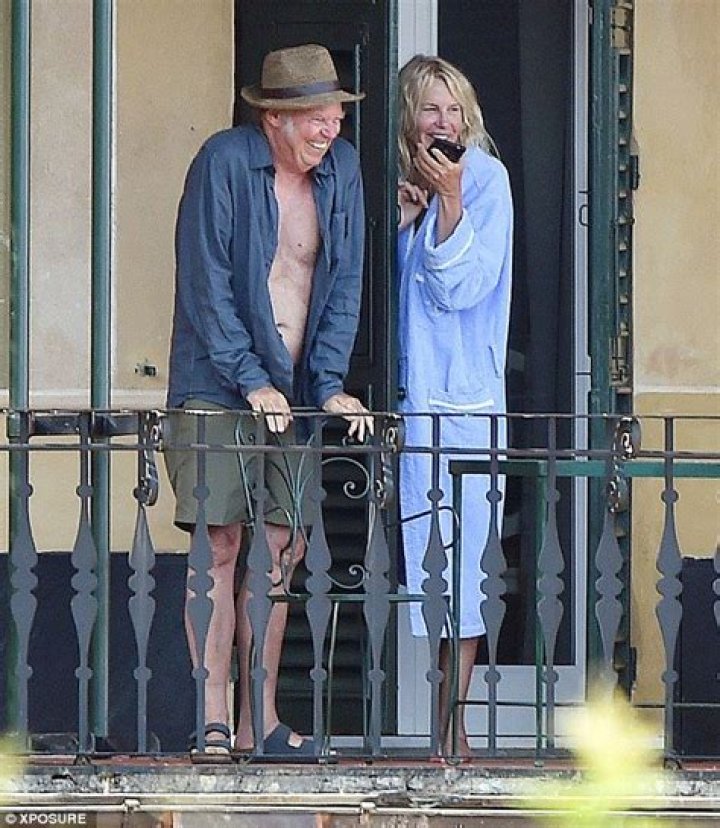 Daryl Hannah plants a kiss on boyfriend Neil Young in Portofino Daily