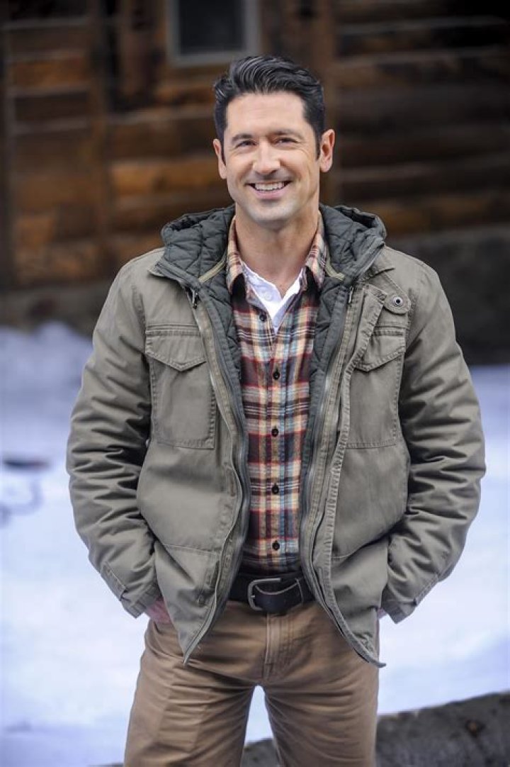 David O Donnell as Andy Holliday / Christmas Under Wraps Bomber