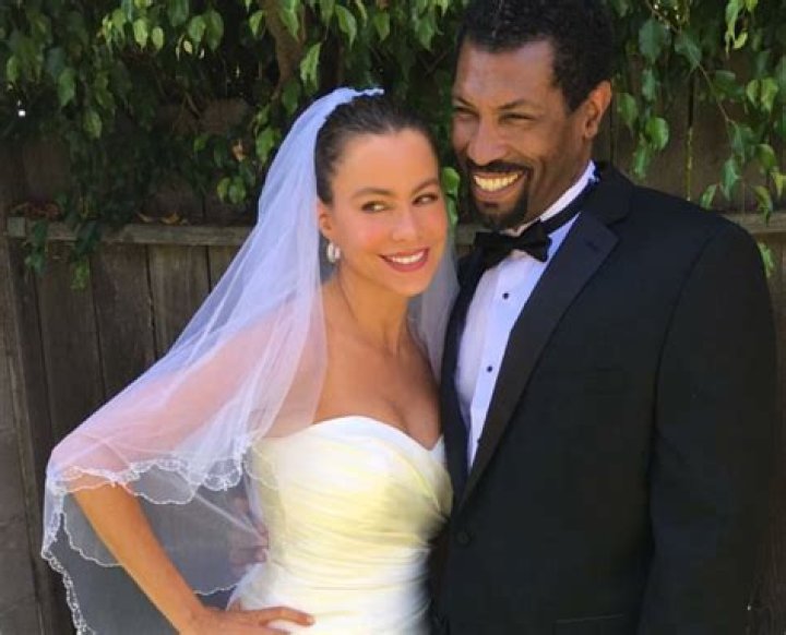 Deon Cole Married, Wife, Gay, Net Worth