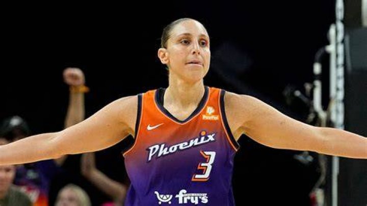 Diana Taurasi first WNBA player to score 10,000 career points