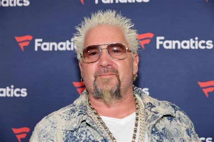 Did Celebrity Chef Guy Fieri Feed 5,000 California Wildfire Evacuees