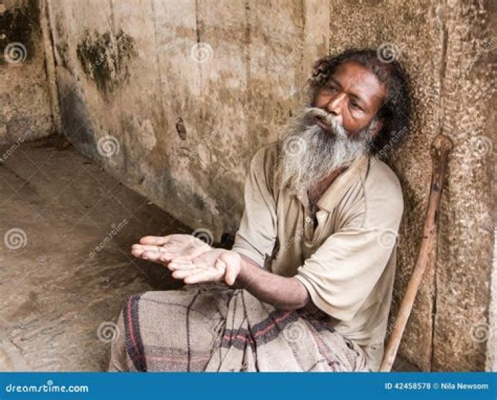 Dry beggar waiting for the next Cash App donation. r/Tiktokbeggars