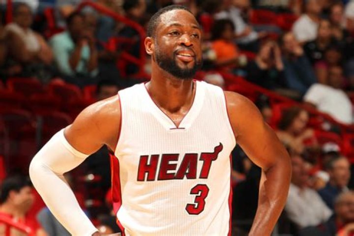 Dwyane Wade thanks Heat fans with billboard, bikes with police to help