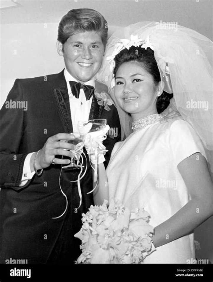 Elaine Okamura Is Wayne Newton's exwife All We Know About Her
