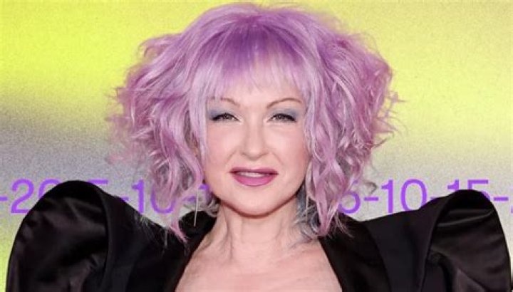 Fans react to Cyndi Lauper's women&rsquo;s rights speech at 2021 VMAs