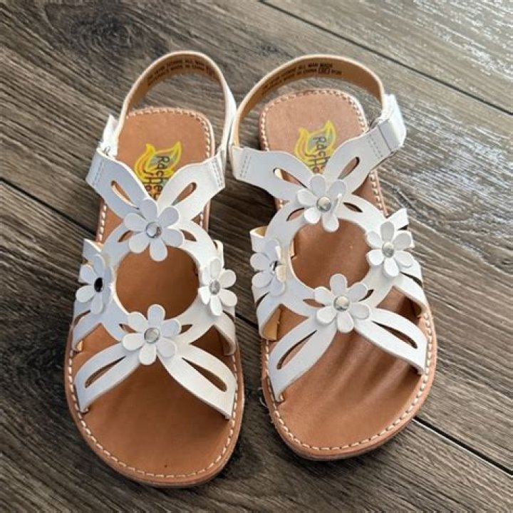Girls, Rachel Shoe white sandals w/rhinestones. Sz. 13 Shoes, White