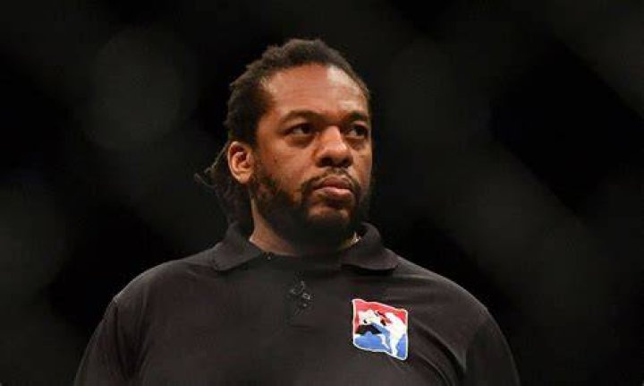 Herb Dean explains his stance on the stoppage, slams Dan Hardy MMA INDIA