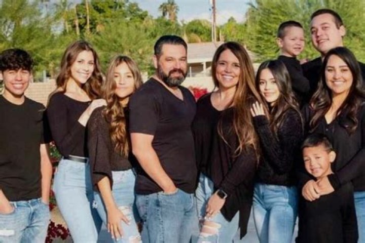 Jenna Ortega Parents, Siblings Meet Her Family J14