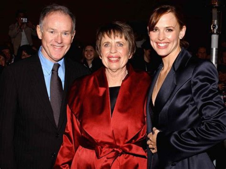 Jennifer Garner parents Who are her father and mother? Celebrity FAQs