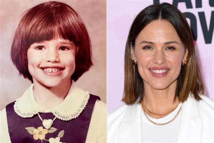 Jennifer Garner shares a throwback snap with her younger sisters