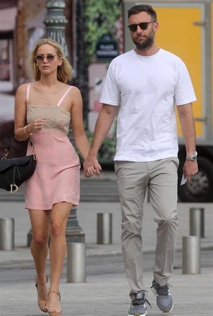 Jennifer Lawrence, Cooke Maroney Wed in Rhode Island