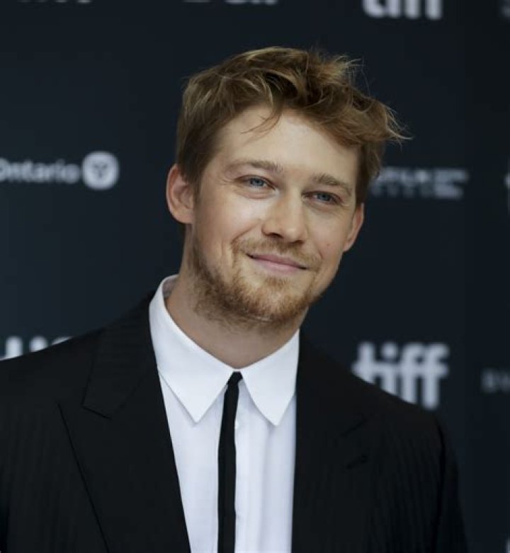 Joe Alwyn Net Worth 2023 How Much He Makes vs. Taylor Swift Monika Kane