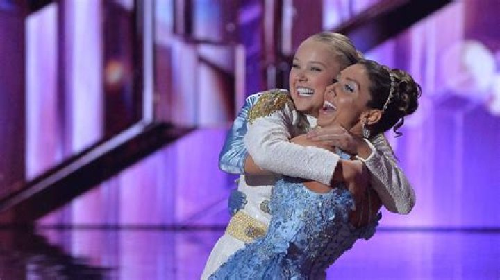 JoJo Siwa Gushes About DWTS Partner Making Her 'Happy' Amid Breakup