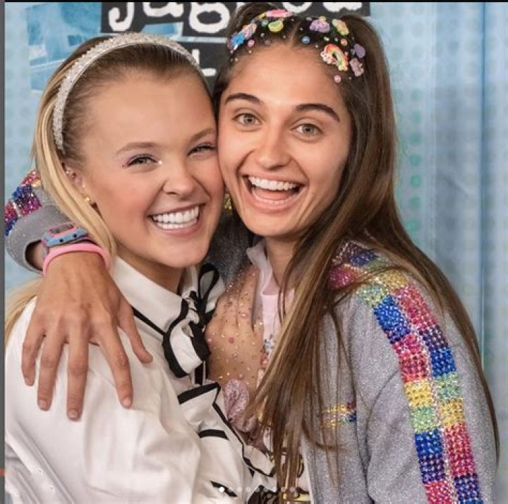 JoJo Siwa, la fidanzata Avery Cyrus si &egrave; lasciata Loansmp