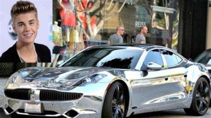 Justin Bieber gets into Car Accident after Chase with Paparazzi in