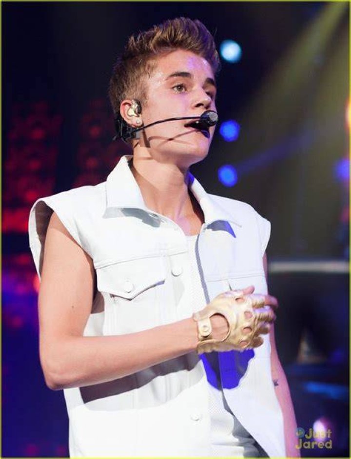 Justin Bieber Gets Sick During 'Believe' Concert in Arizona Photo