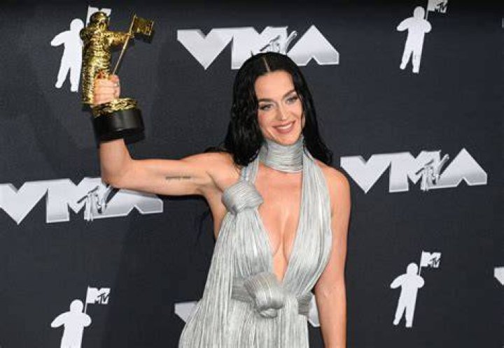 Katy Perry Net Worth (2021), Height, Age, Bio and Real Name