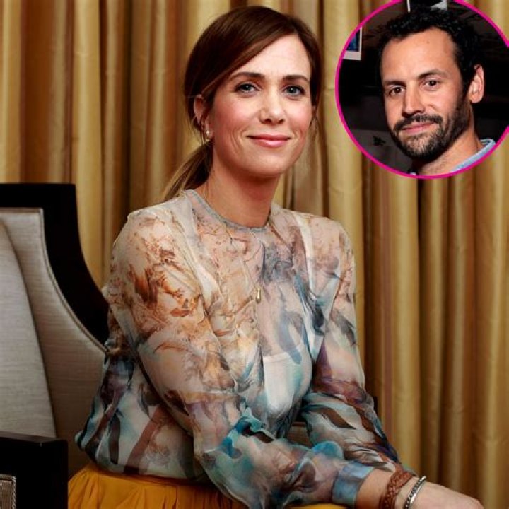 Kristen Wiig, fianc&eacute; Avi Rothman step out with their twins