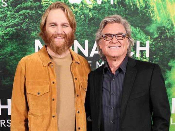 Kurt Russell / Kurt Russell Talks Cowboys Guns And Life As Hollywood S