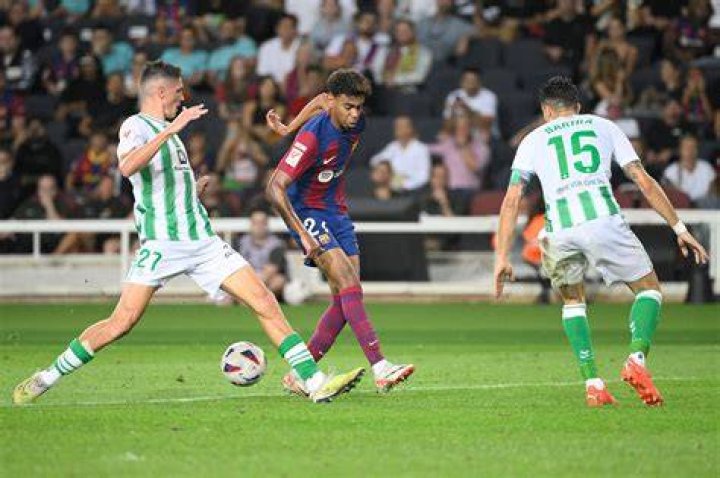 Lamine Yamal juega ante Betis y es el debutante más joven del Barcelona