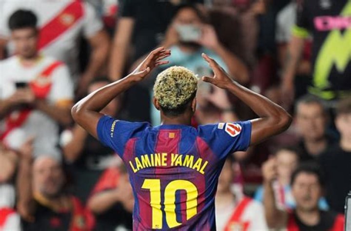 Lamine Yamal vuelve a maravillar en plena pugna entre Espa&ntilde;a y