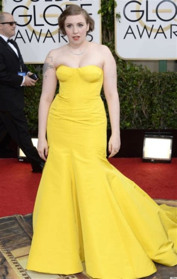 Lena Dunham weight, height and age. Body measurements!