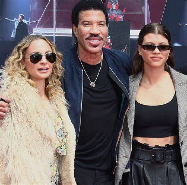 Lionel Richie Net Worth, Kids, Bio, Wife, Age, Career, & More