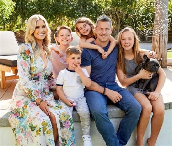 Louise Anstead Everything about Ant Anstead ExWife. What is she doing