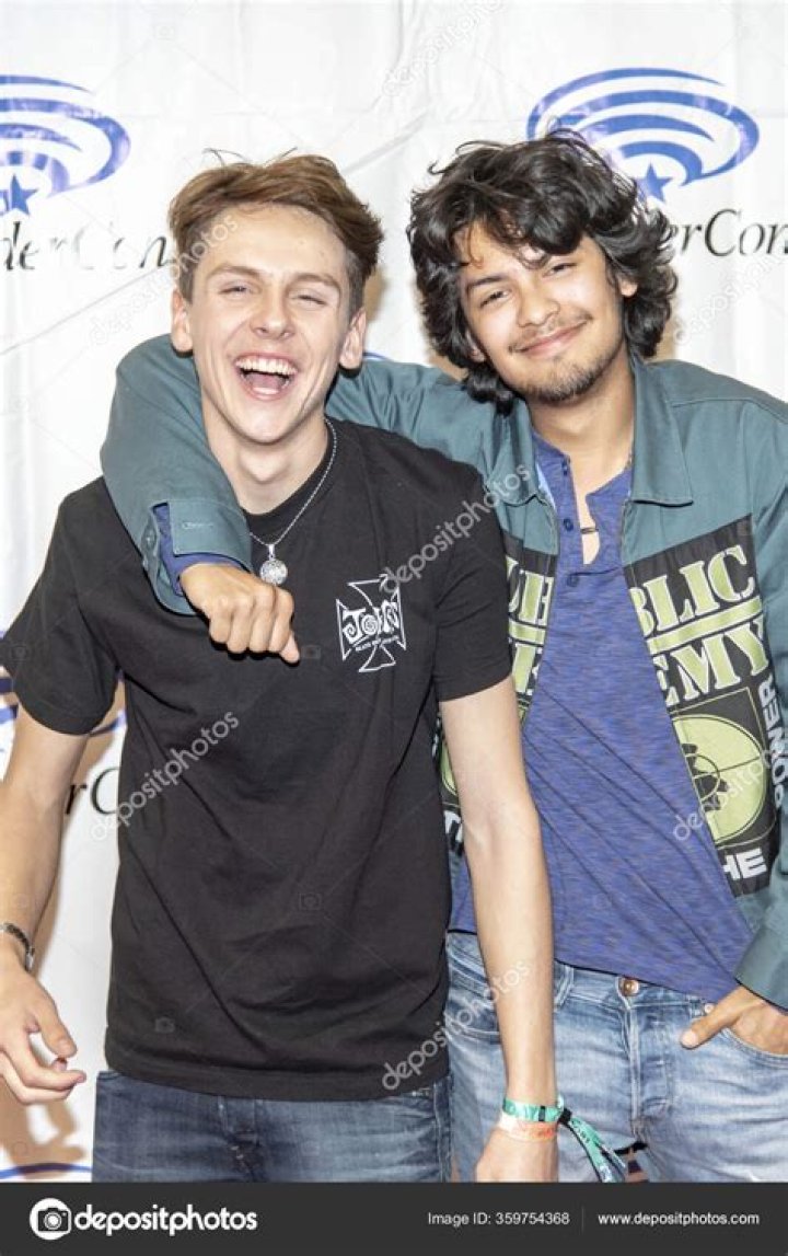 &lsquo;Cobra Kai&rsquo; Stars Jacob Bertrand and Xolo Maridue&ntilde;a Are IRL BFFs