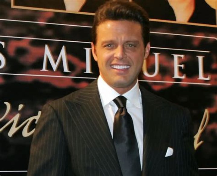 Luis Miguel Net Worth 2023 (With Yearly Earning Highlights)