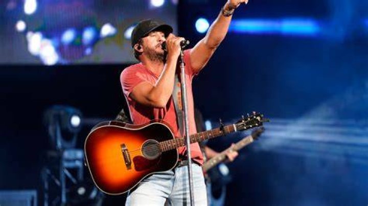 Luke Bryan's beautiful family . Luke bryan family, Luke bryan, Luke