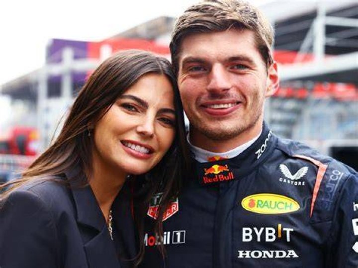 Max Verstappen ja Kelly Piquet seurustelevat Kvjatin kanssa