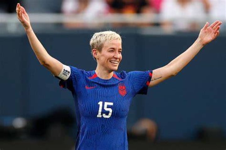 Megan Rapinoe leaves final game of career after noncontact injury less